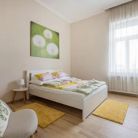 Spacious With 2 Bedrooms In Buda 2a Lägenhet *