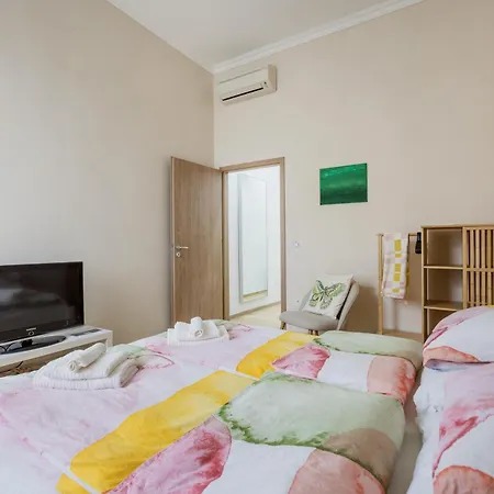 Lägenhet Spacious With 2 Bedrooms In Buda 2a