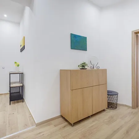 Spacious With 2 Bedrooms In Buda 2a Lägenhet *