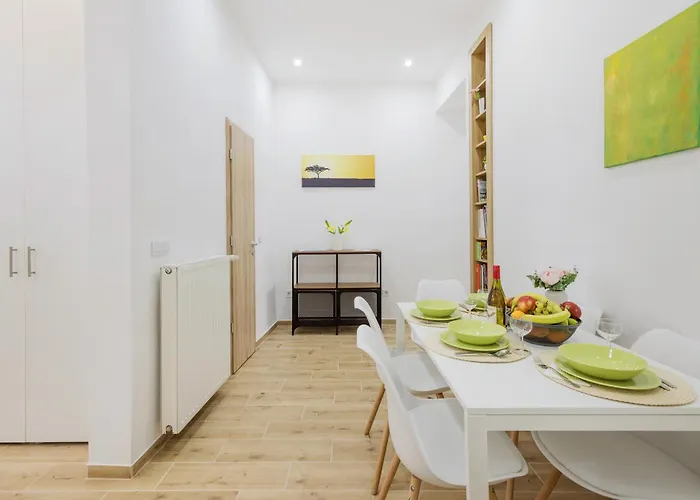 Spacious With 2 Bedrooms In Buda 2a *
