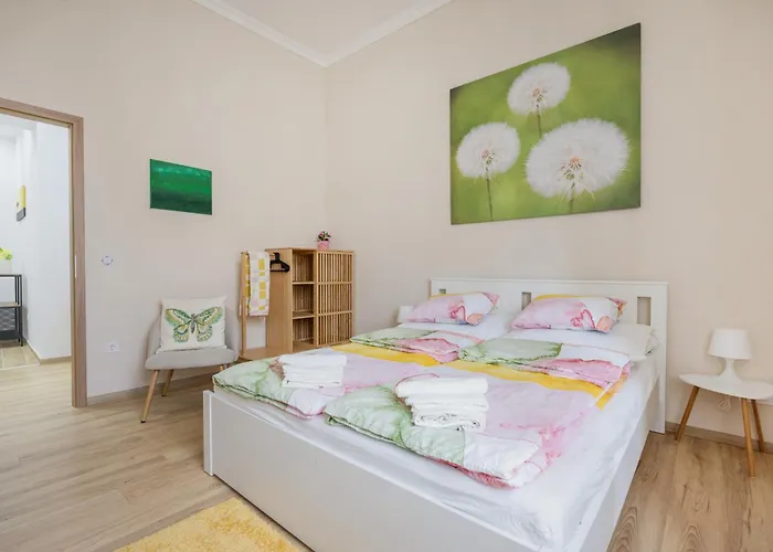 Spacious With 2 Bedrooms In Buda 2a アパート ブダペスト