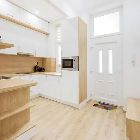 Spacious With 2 Bedrooms In Buda 2a Appartamento *
