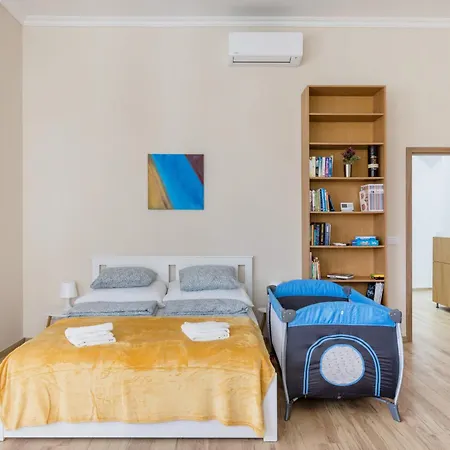 Appartamento Spacious With 2 Bedrooms In Buda 2a *