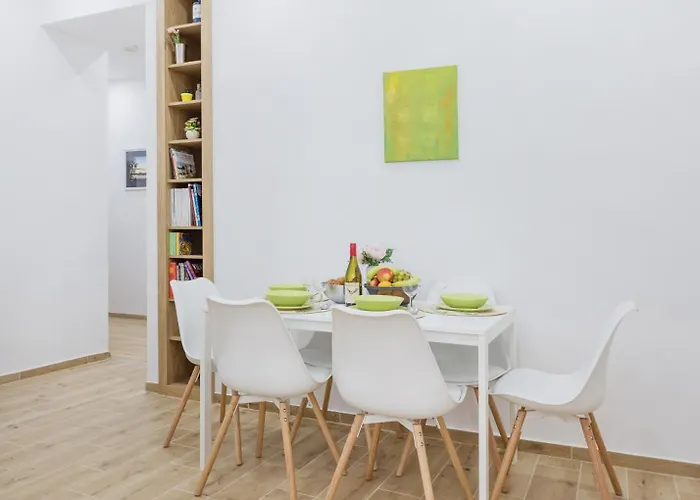 Spacious With 2 Bedrooms In Buda 2a
