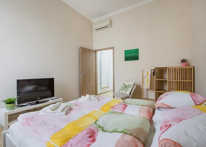 Appartement Spacious With 2 Bedrooms In Buda 2a