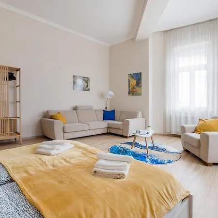 Spacious With 2 Bedrooms In Buda 2a Budapeste