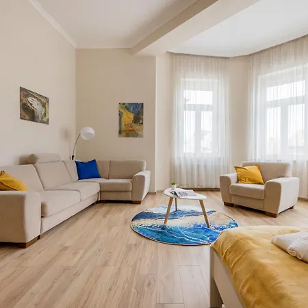 Spacious With 2 Bedrooms In Buda 2a بودابست