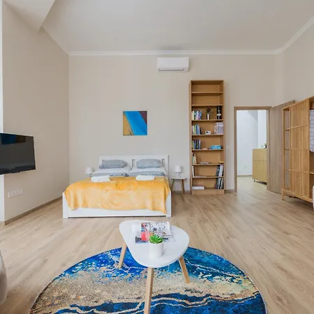 Spacious With 2 Bedrooms In Buda 2a * Budapesta