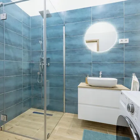 Spacious With 2 Bedrooms In Buda 2a Apartament Budapesta